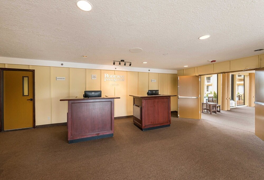 Rodeway Inn & Suites Portland Jantzen Beach - photo 4