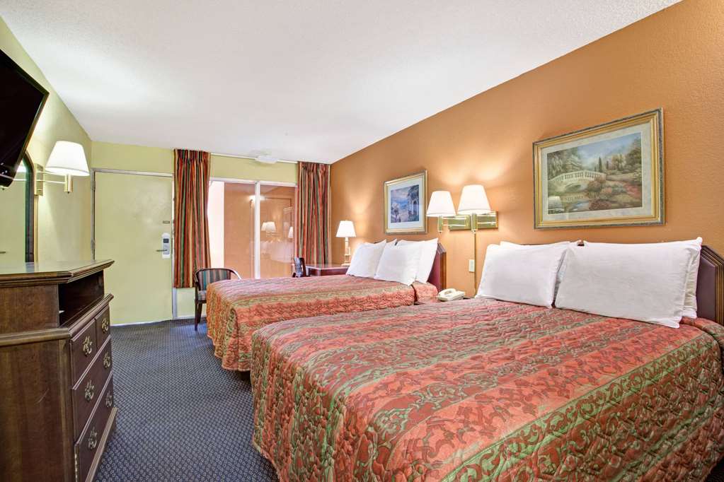 Days Inn by Wyndham Benson - photo 22