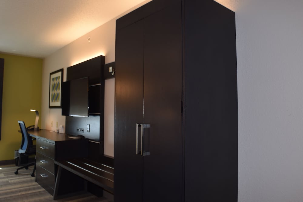 Holiday Inn Express Hotel & Suites Sparta by IHG - photo 24