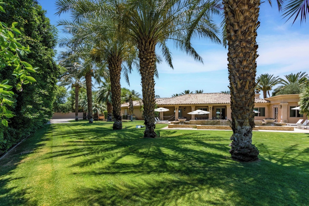 The Date Palm Estate by Avantstay Expansive Estate w Game Room Backyard Oasis w Pool & Spa - photo 50