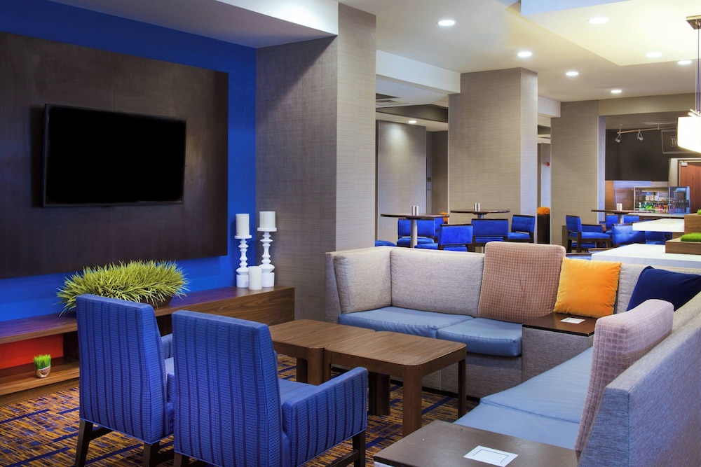 Courtyard by Marriott Bloomington - photo 3