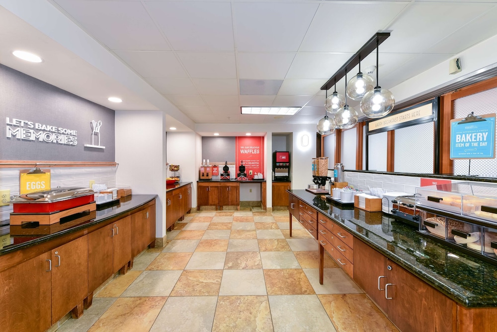 Hampton Inn & Suites Pittsburg CA - photo 92