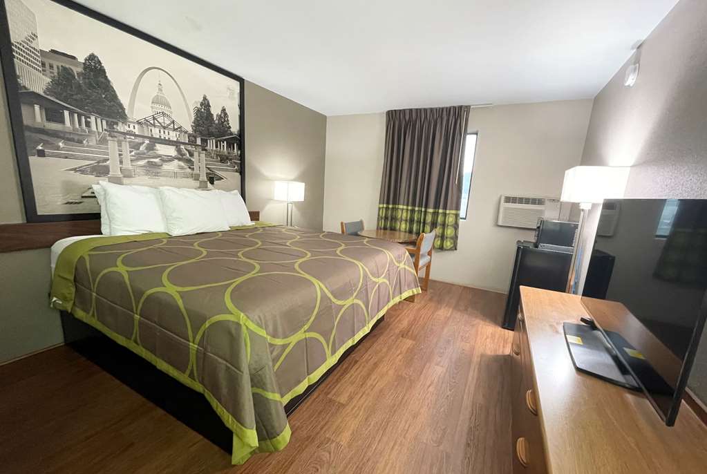 Super 8 by Wyndham Eureka Six Flags Nearby - photo 18