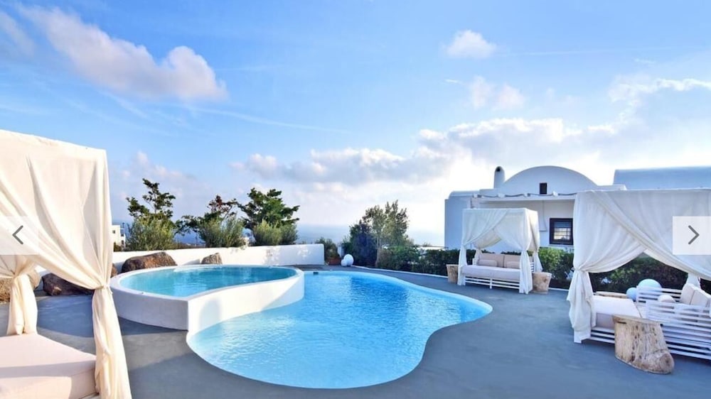 Harmony Luxury Villas — 4-Star Luxury Hotel in Fira, Greece