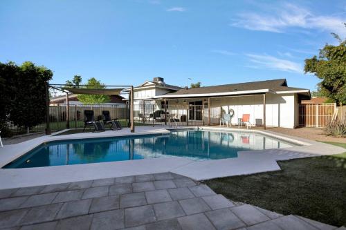 4br Tempe Home W Pool Heating Option Available — 4-Star Luxury Hotel in Tempe, United States