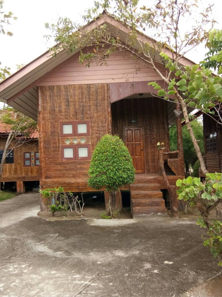 Vassanadee Resort and Camp in Ratchaburi, Thailand