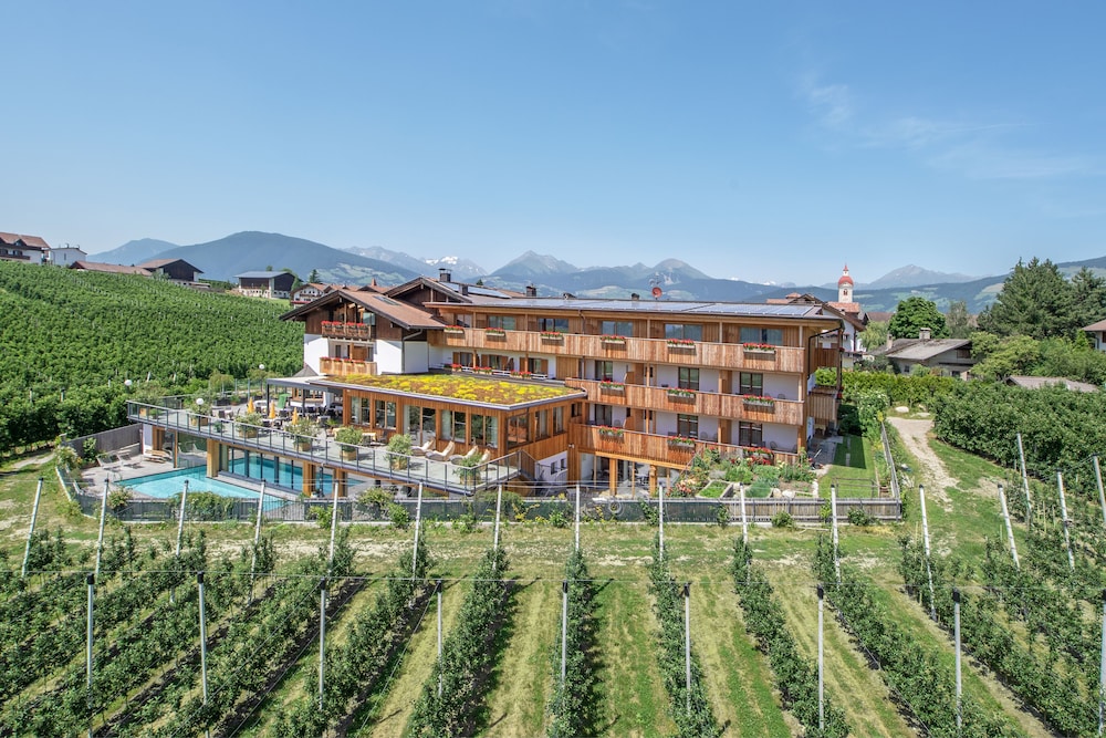 Hotel Jonathan - carbon neutral hotel in Naz-Sciaves - Natz-Schabs