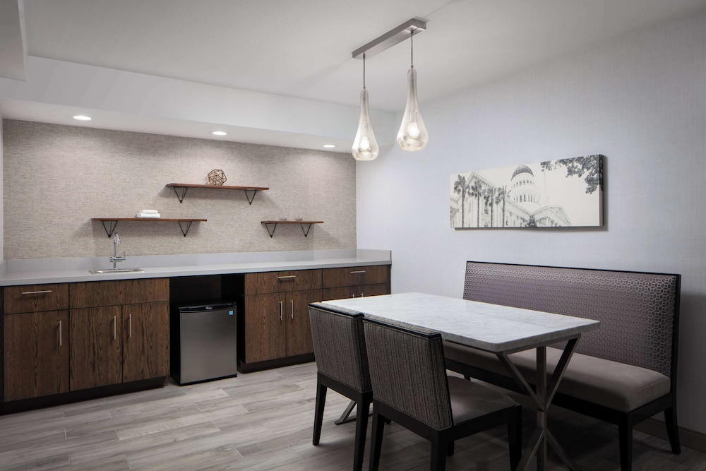 DoubleTree By Hilton Sacramento - photo 14
