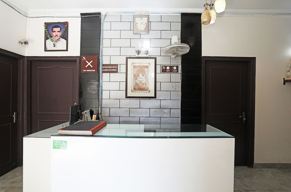 Oyo 22270 Sky Inn - last minute hotel in Gurgaon
