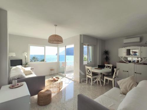 Quiet Beachfront Apartment — 4-Star Luxury Hotel in La Herradura, Spain