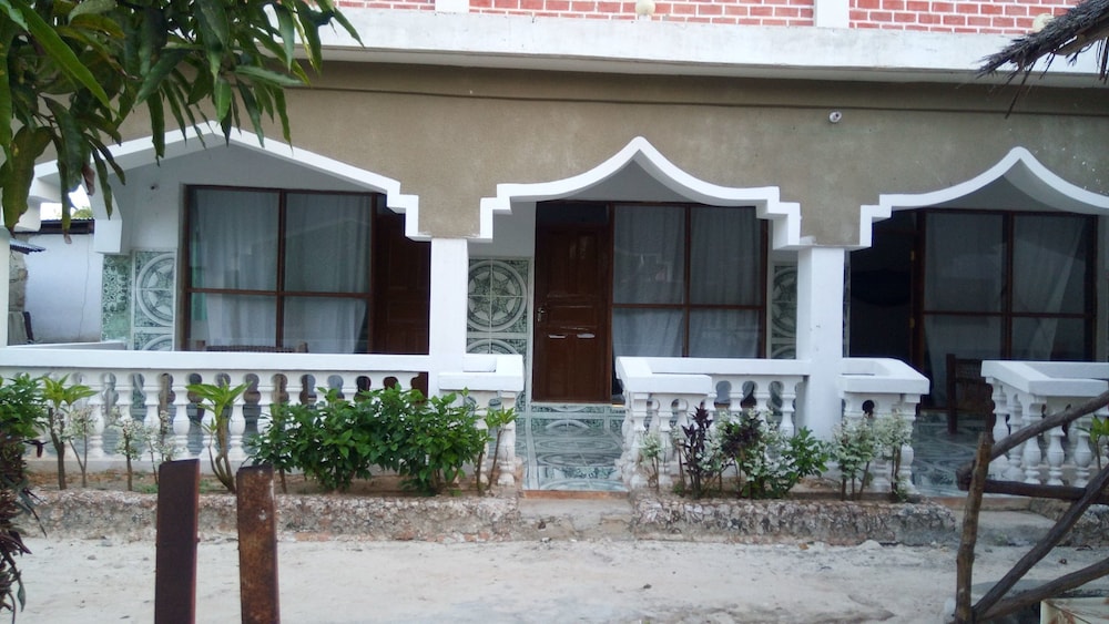 White Blue Bungalows - last minute hotel in Nungwi