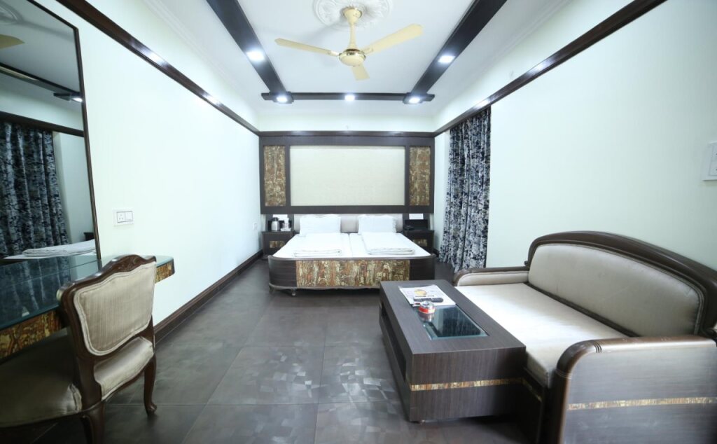 Hotel Naveen — hotel in Meerut