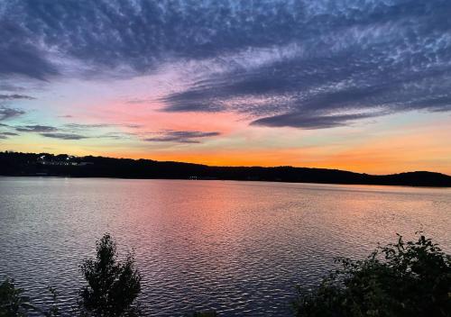 Riverside Retreat Waterfront Guest Suite — 4-Star Luxury Hotel in Groton, United States
