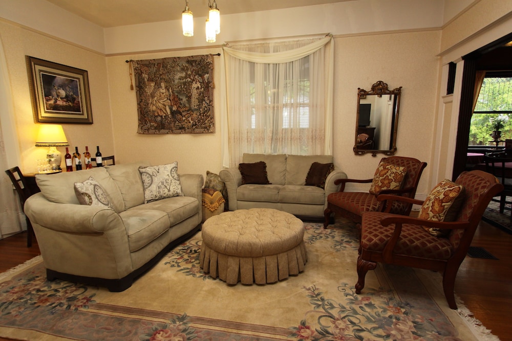 Kelley & Young Wine Garden Inn - photo 3
