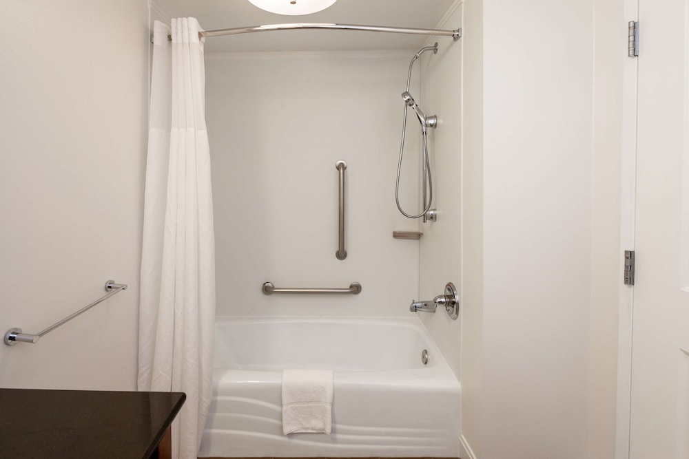 Hampton Inn & Suites Raleigh Cary Lenovo Center - photo 25