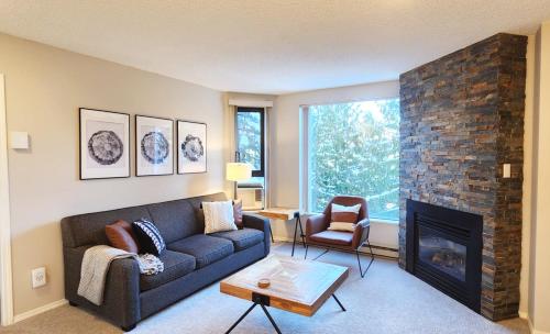 1BR in Marquise Dog Friendly Close to Ski Hill Pool Sauna Hot Tub Fitness Suite AC — 4-Star Luxury Hotel in Whistler, Canada