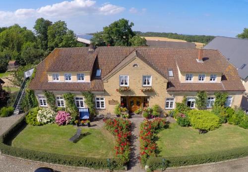 Ferienbauernhof Liesenberg Bauernhauswohnung Landliebe — 4-Star Luxury Hotel in Fehmarn, Germany