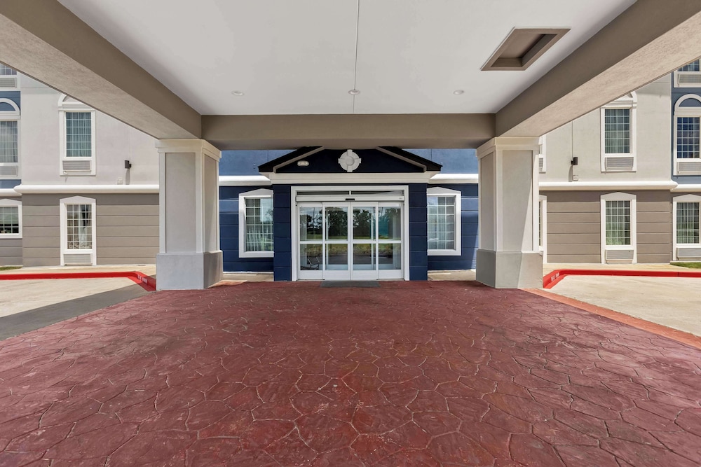 Quality Inn & Suites La Porte - photo 32
