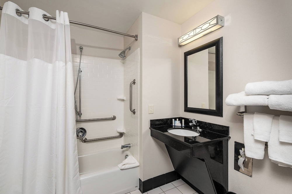 Fairfield Inn & Suites by Marriott Philadelphia Valley Forge Great Valley - photo 23