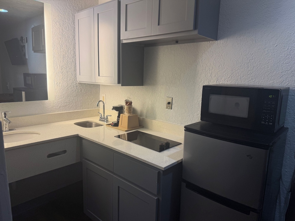 Economy Lodge by Hotel O Texas City - photo 16
