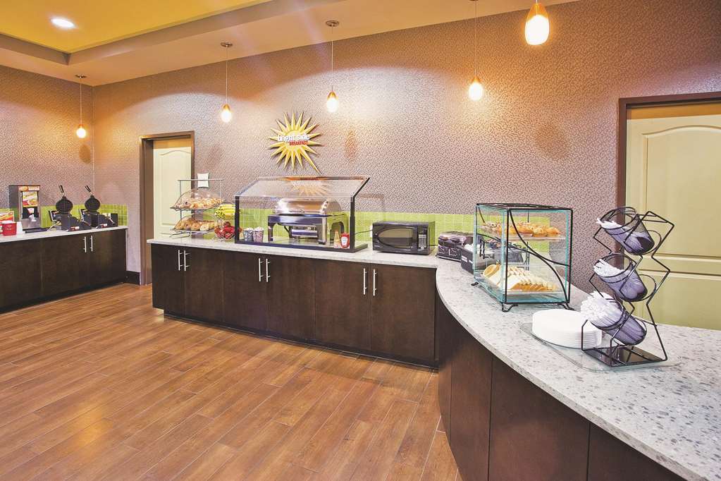 La Quinta Inn & Suites by Wyndham Hinesville Fort Stewart - photo 36