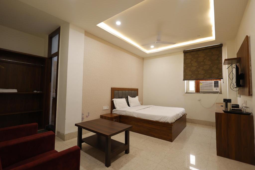 Silver Oaks Inn - carbon neutral hotel in Mathura