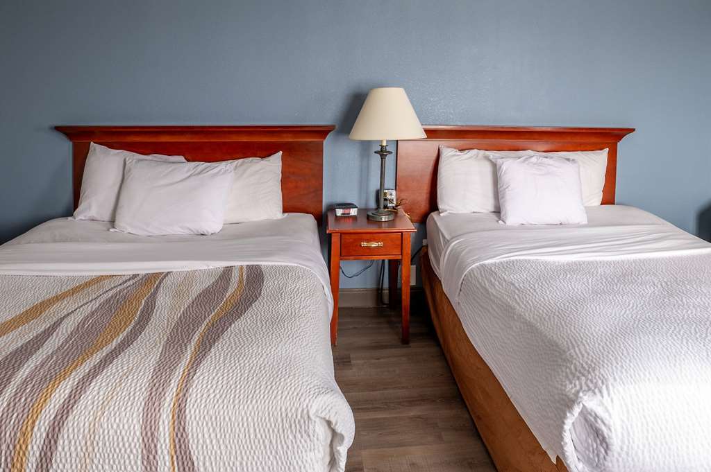 La Quinta Inn & Suites by Wyndham New Haven - photo 25