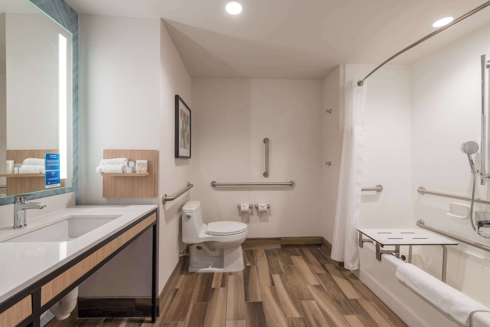 Hilton Garden Inn Boston Canton - photo 21