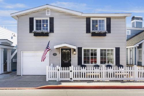 122 Thirty Third Street in Newport Beach, United States