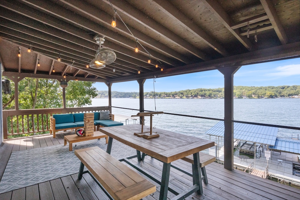 Stunning Sunsets Vibrant Bars and Restaurants at the Waterfront in Rocky Mount, United States