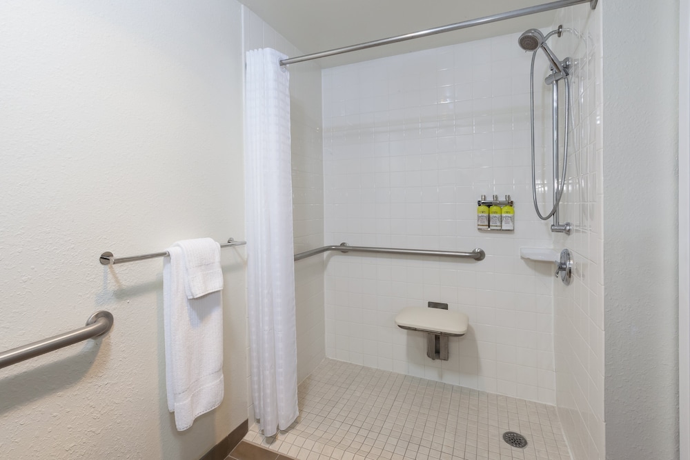 Candlewood Suites Grand Rapids Airport by IHG - photo 10