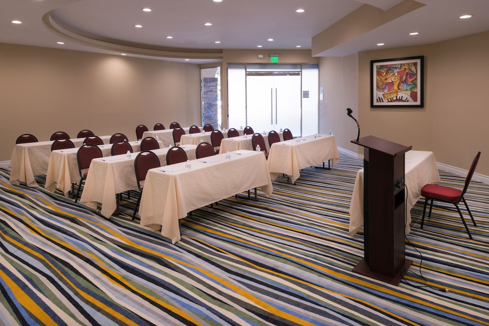 Holiday Inn Express & Suites Pasadena Los Angeles by IHG - photo 55