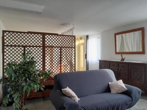 Les sabots de Jeanne d'Arc - last minute hotel in Unknown City