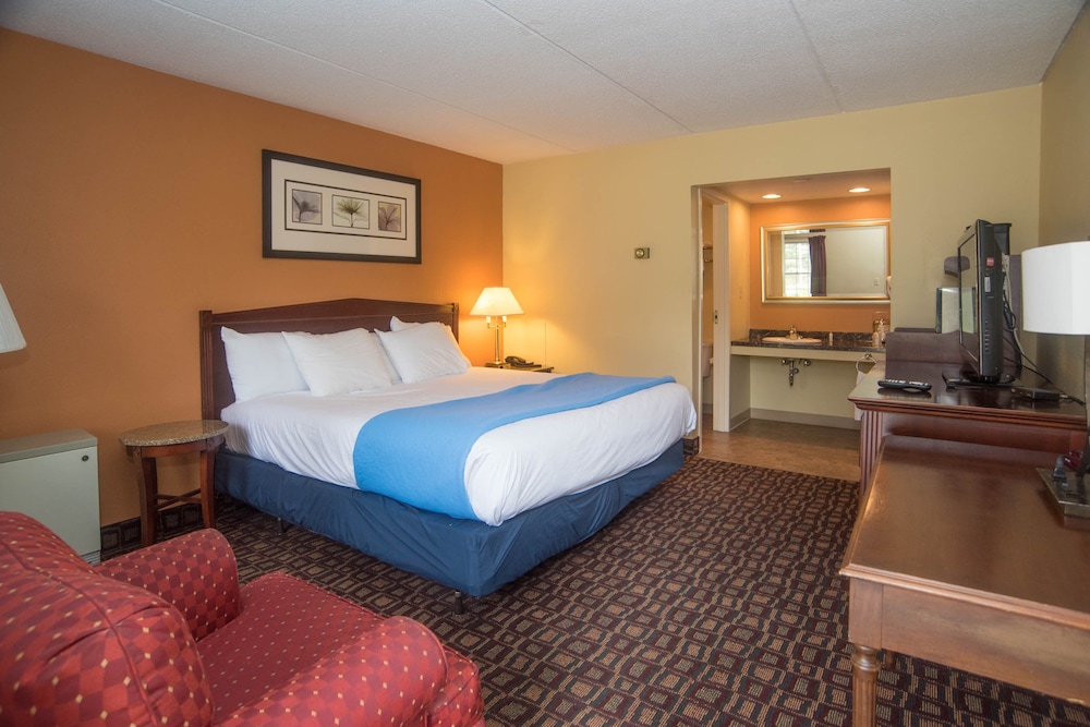 Colonnade Inn - photo 12