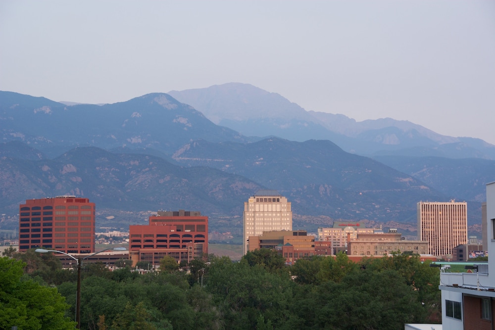 Holiday Inn Express & Suites Colorado Springs Central by IHG - photo 104