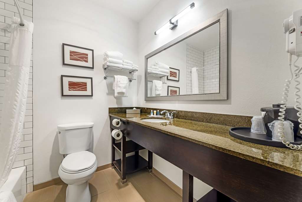 Comfort Suites Near Vancouver Mall - photo 30