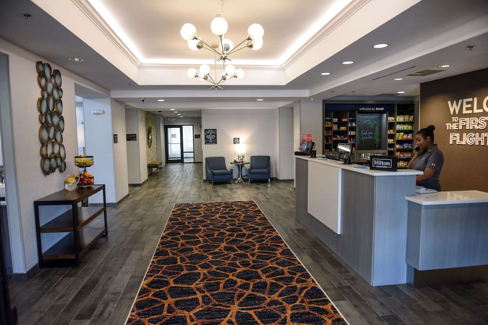 Hampton Inn & Suites Lenoir - photo 7