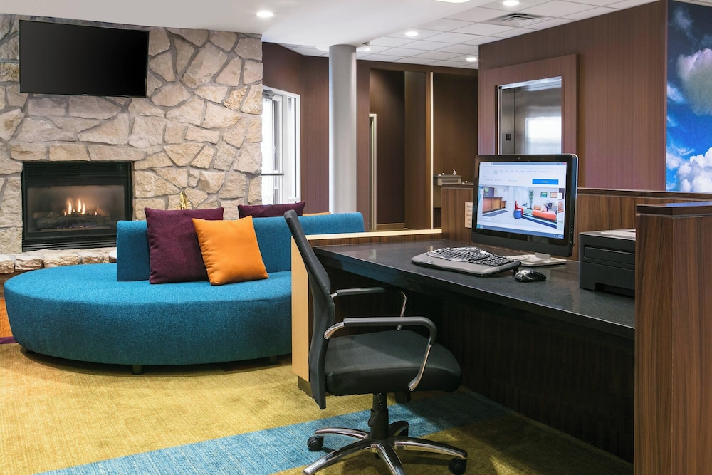Fairfield Inn by Marriott Manhattan - photo 17