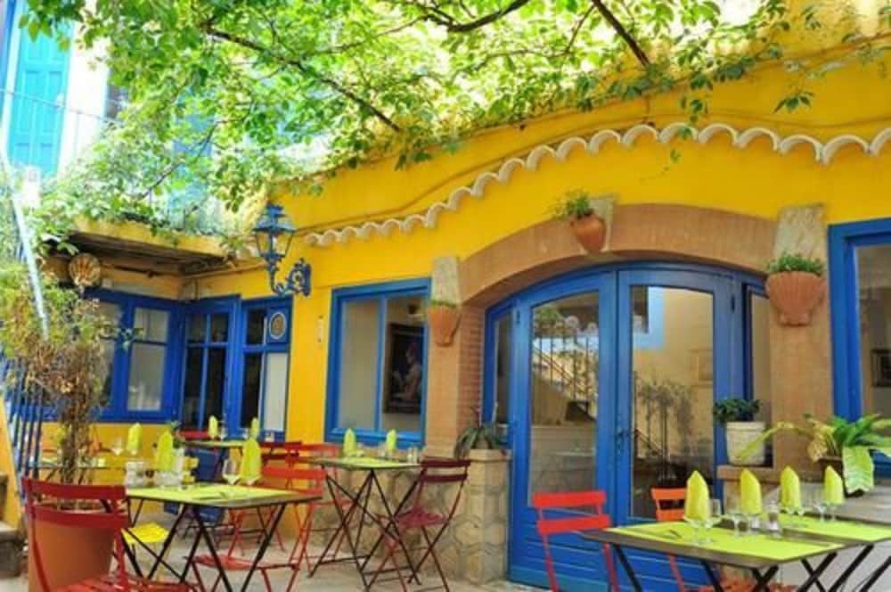 Hôtel Cortie in Thuir, France