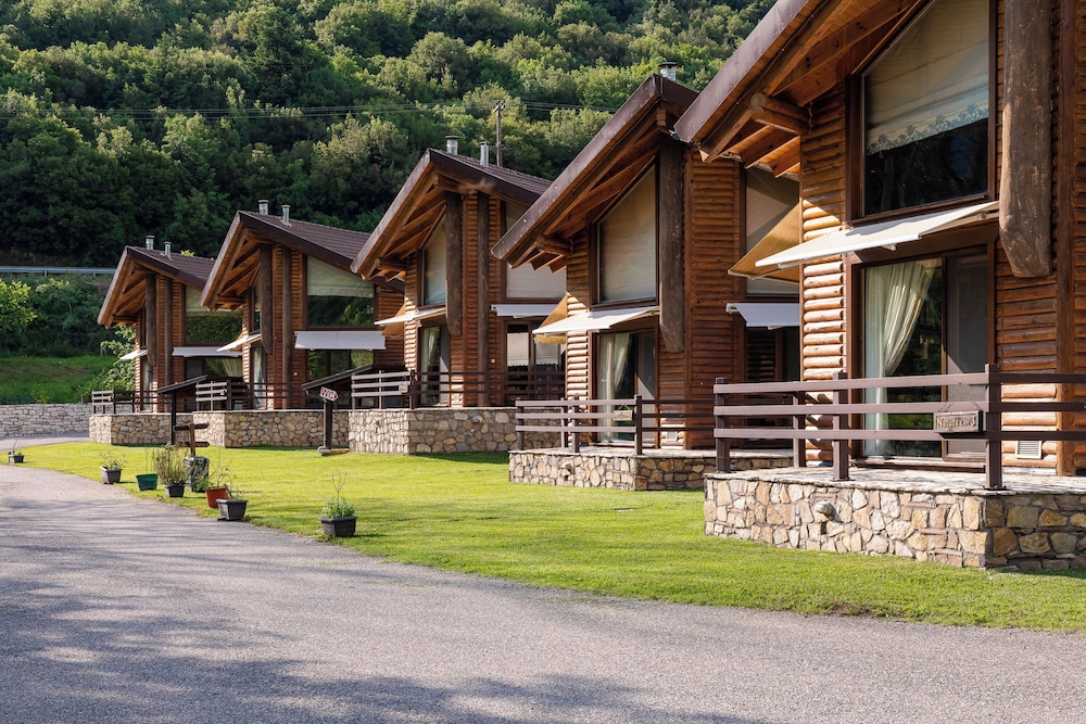 Natura Chalets — 4-Star Luxury Hotel in Karpenisi, Greece