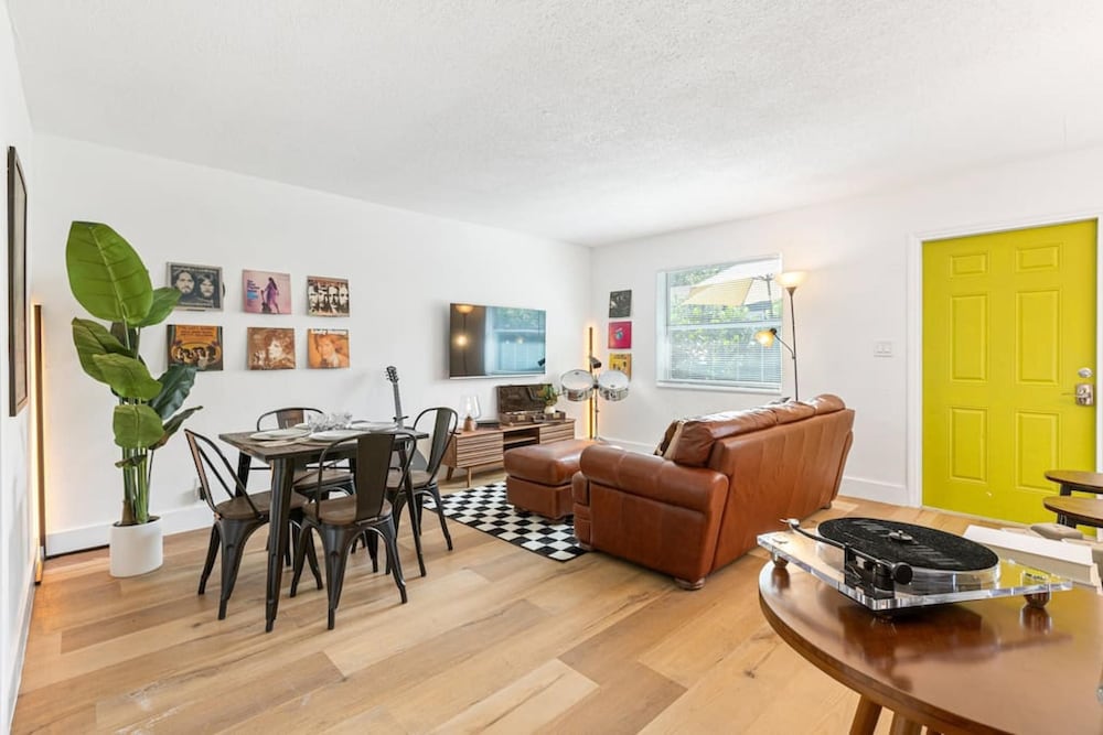 Musicians Lounge 2 BR with parking asssigned — 4-Star Luxury Hotel in Fort Lauderdale, United States