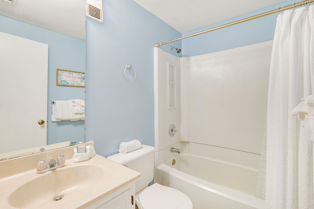 Pool & Ocean View: Myrtle Beach Resort Condo - photo 18
