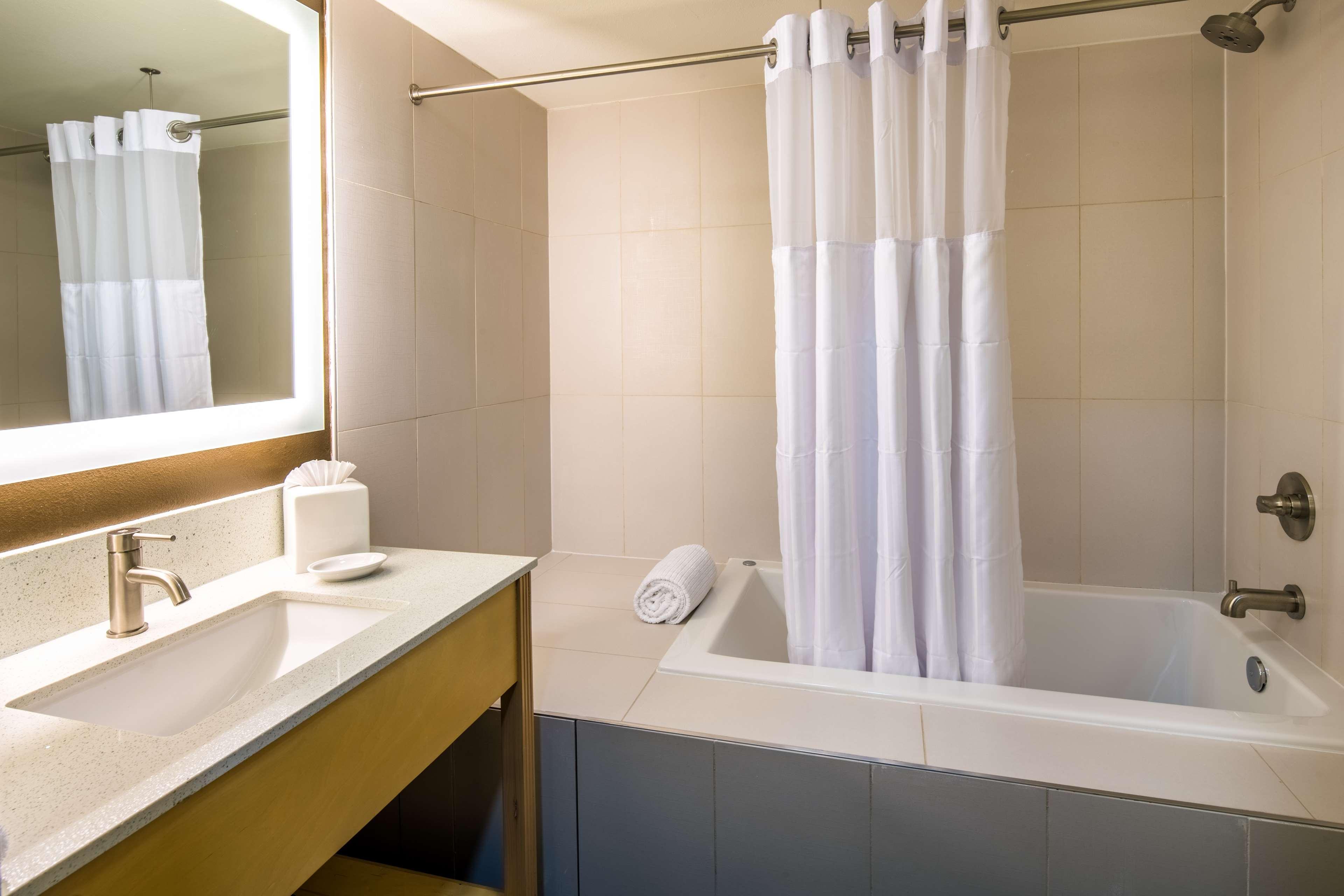 Red Lion Inn & Suites Everett - photo 21