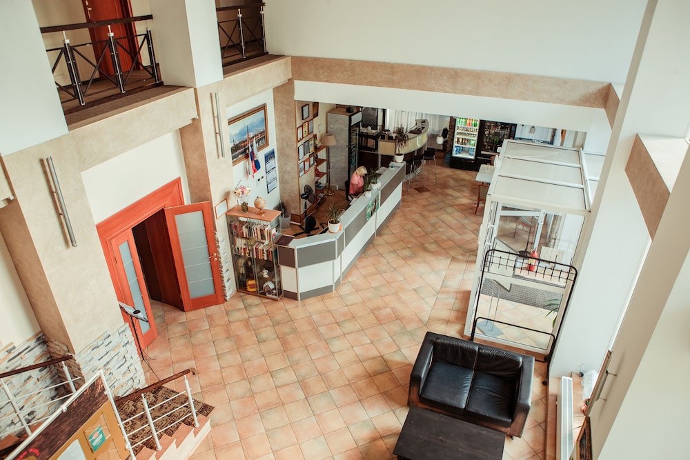 Country Club Medvezhy Ozera — hotel in Medvezh'i Ozera