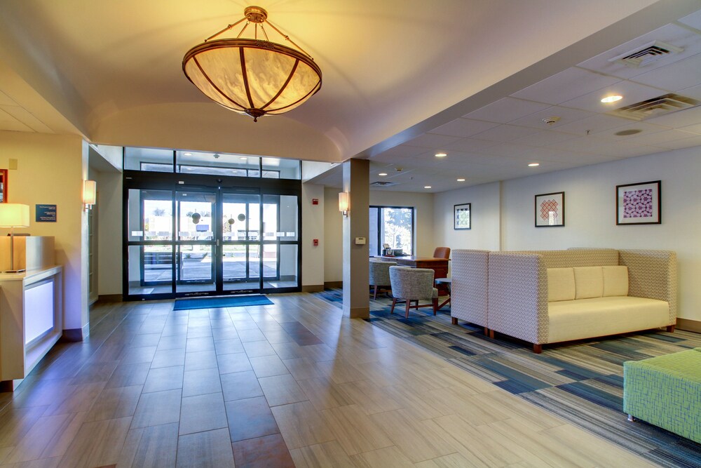 Holiday Inn Express Milwaukee North Brown Deer Mequon by IHG - photo 37