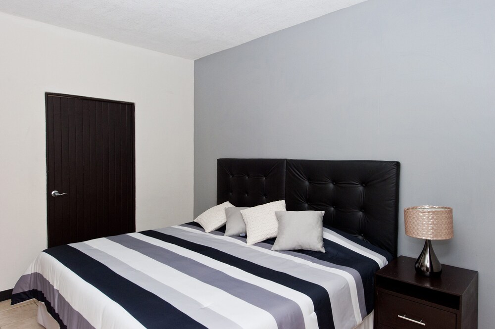 Econosuites Monterrey in Monterrey, Mexico