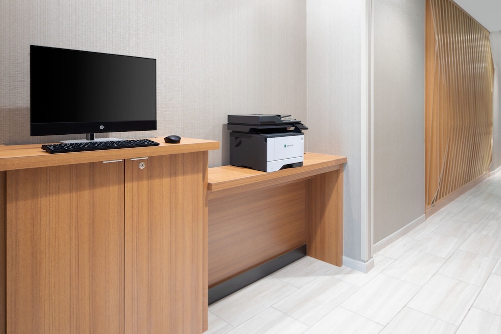 SpringHill Suites by Marriott Roanoke North - photo 29