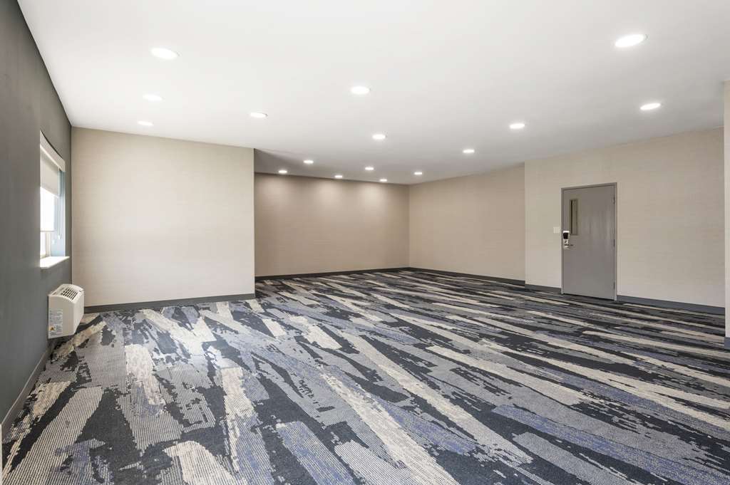 Comfort Inn Kendallville IN - photo 28