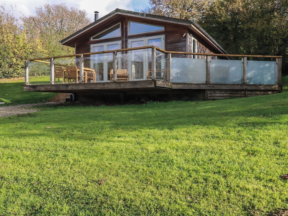 3 Hedgerows in Looe, United Kingdom