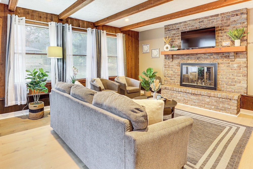 Inviting Family Home 2 Mi To Eastwood Mall 22325573 — Niles
